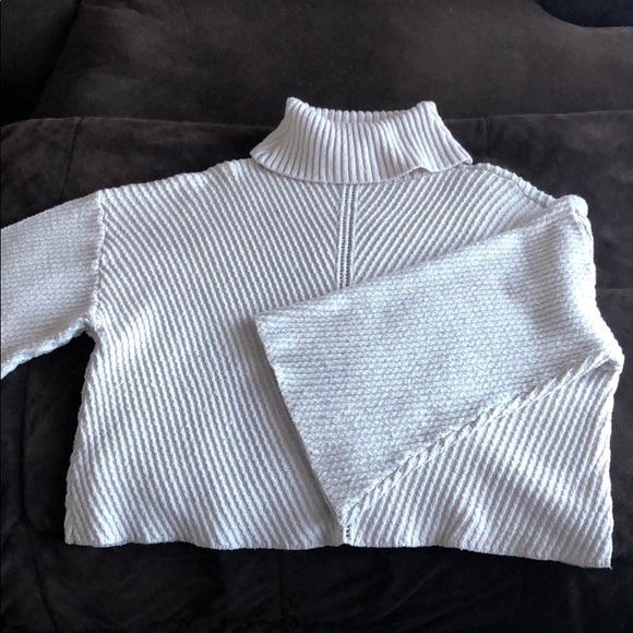 Cupcakes and Cashmere turtleneck sweater - Picture 1 of 2